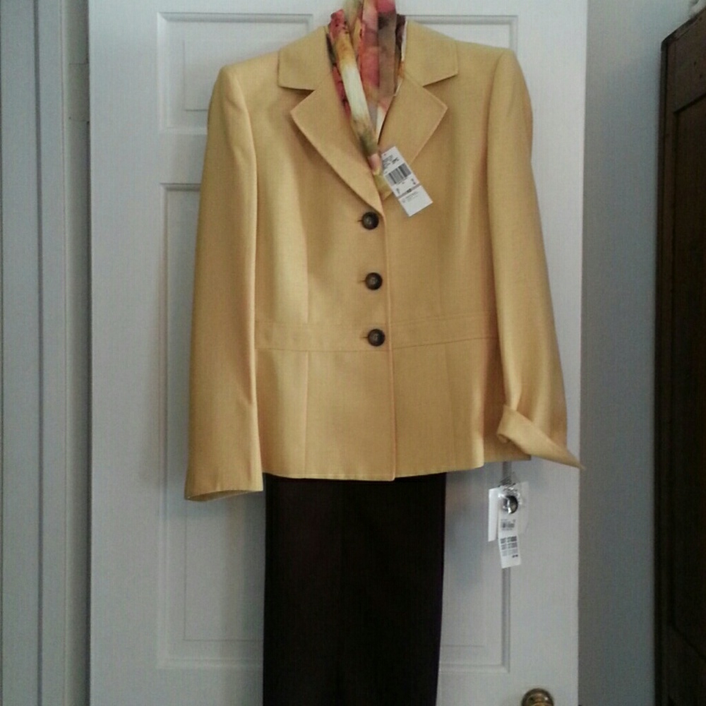 Suit Studio Pant suit NWT